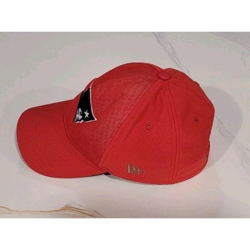 New England Patriots Hat Red Mesh Head Logo New Era 39Thirty M/L NFL